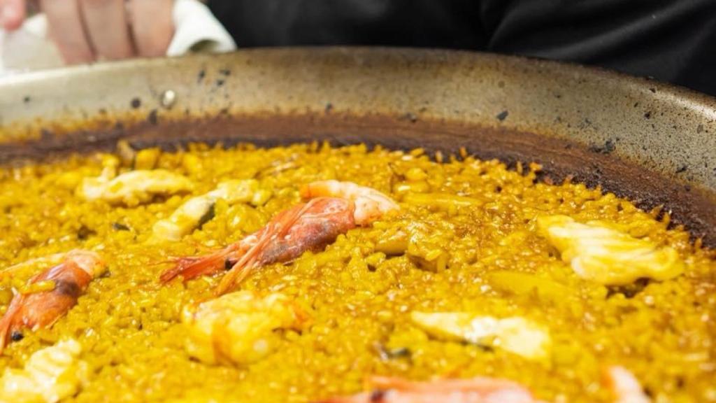 El restaurante de Oliva al que todo el mundo vuelve: 40 años de arroces, salazones y cocina de la Safor frente al mar