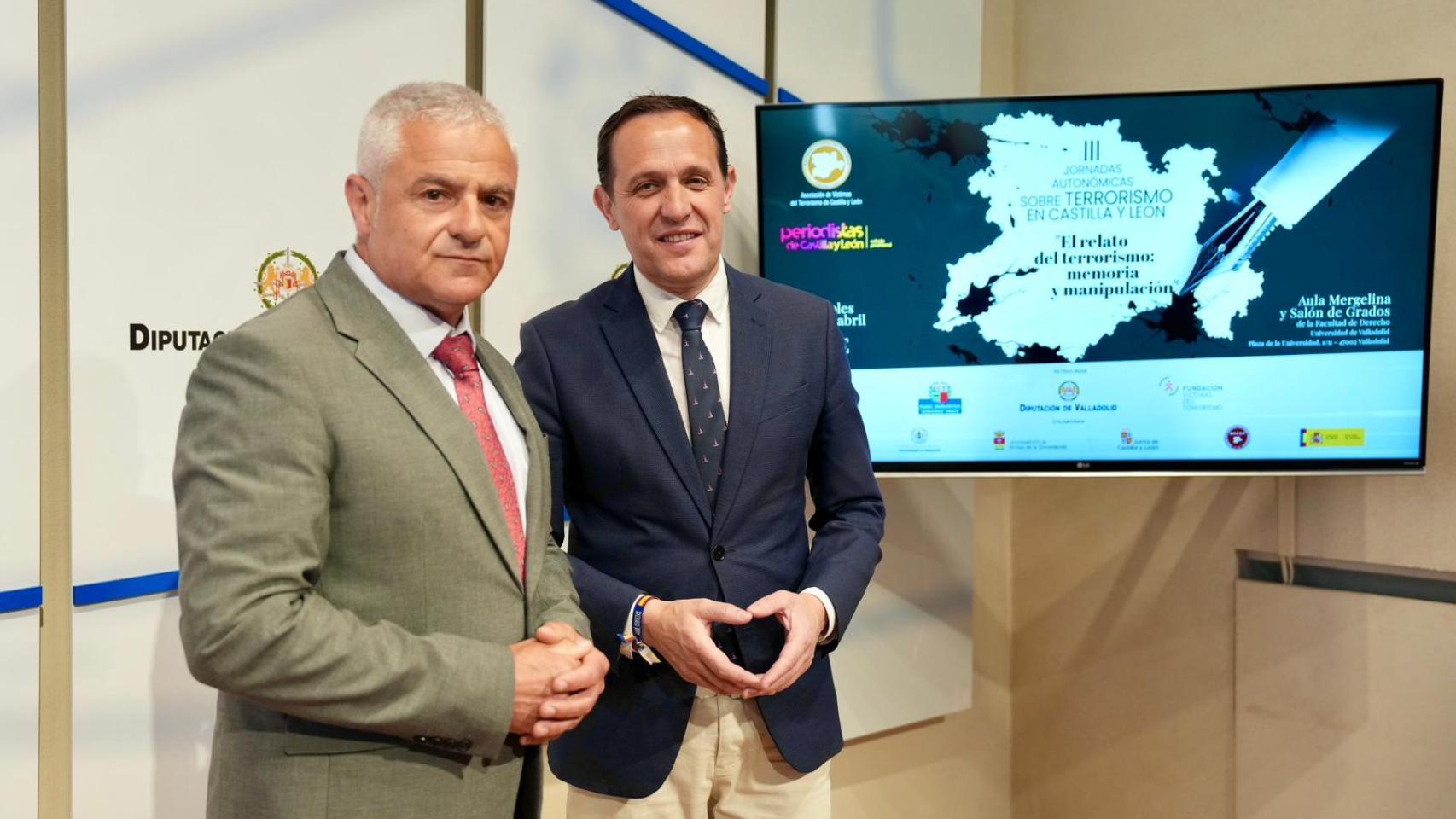 Sebastián Nogales y Conrado Íscar presentando las jornadas autonómicas sobre terrorismo en Castilla y León.