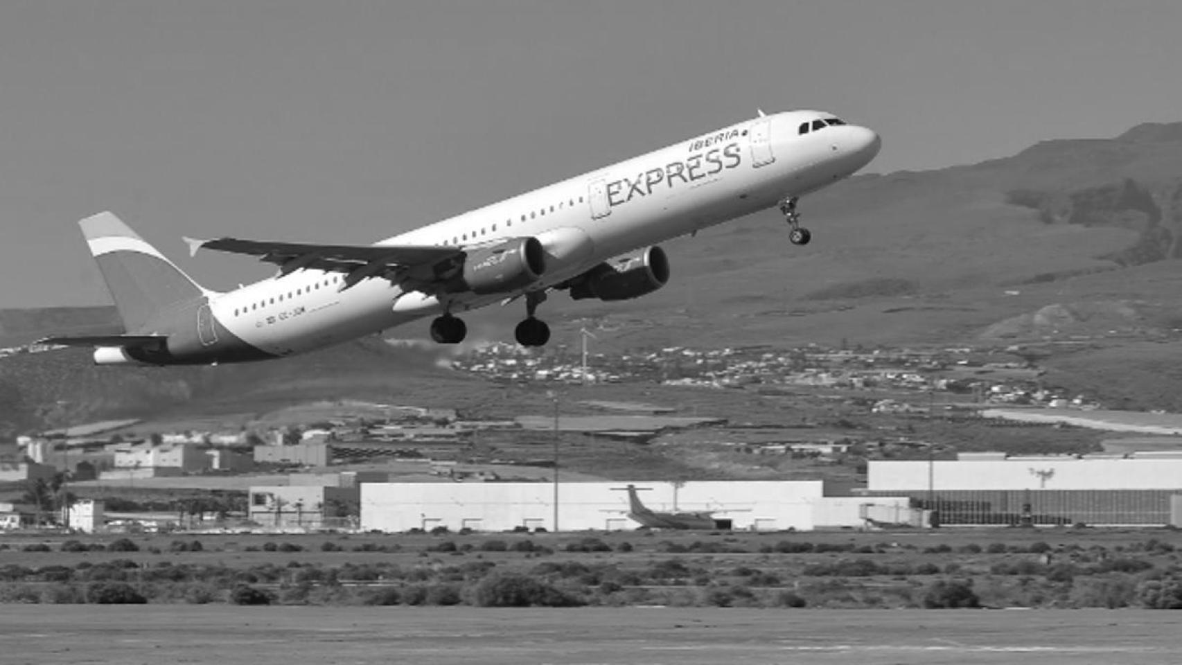 Avión despegando de Iberia.