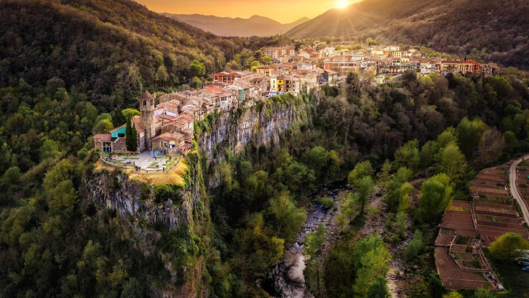 Castellfollit de la Roca, La Garrocha, Gerona.