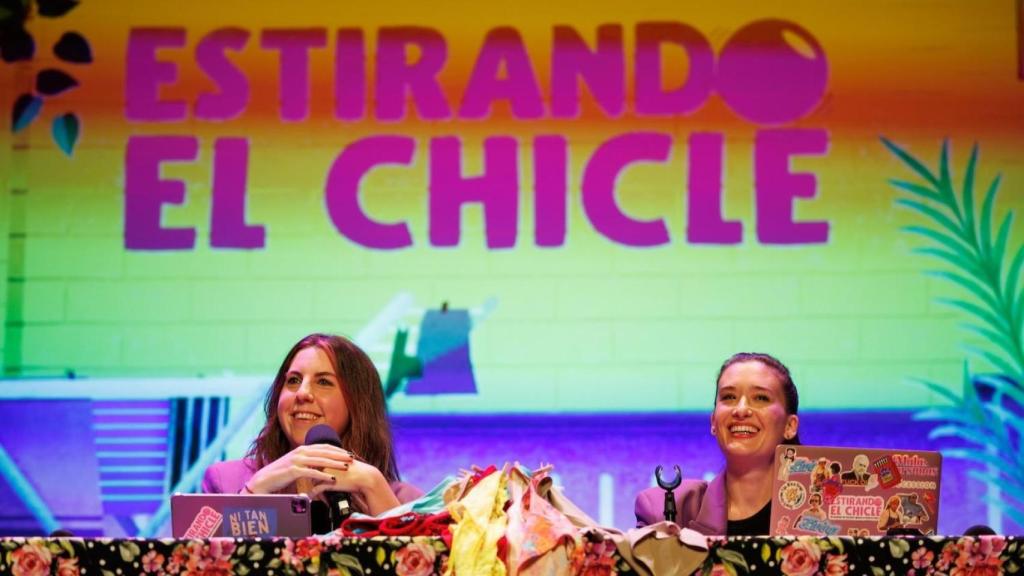 Carolina Iglesias y Victoria Martín, durante el espectáculo Estirando el chicle, uno de los grandes reclamos del EMHU 2026 en A Coruña
