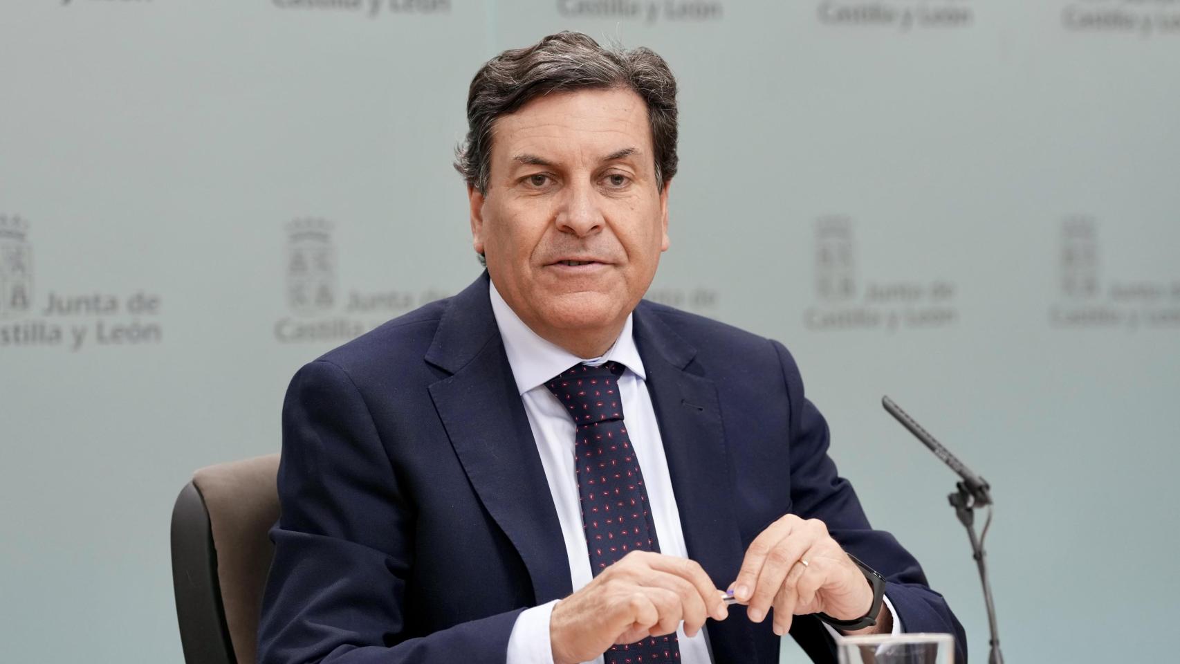 El consejero de Economía y Hacienda y portavoz de la Junta de Castilla y León, Carlos Fernández Carriedo, durante la rueda de prensa posterior al Consejo de Gobierno de este miércoles