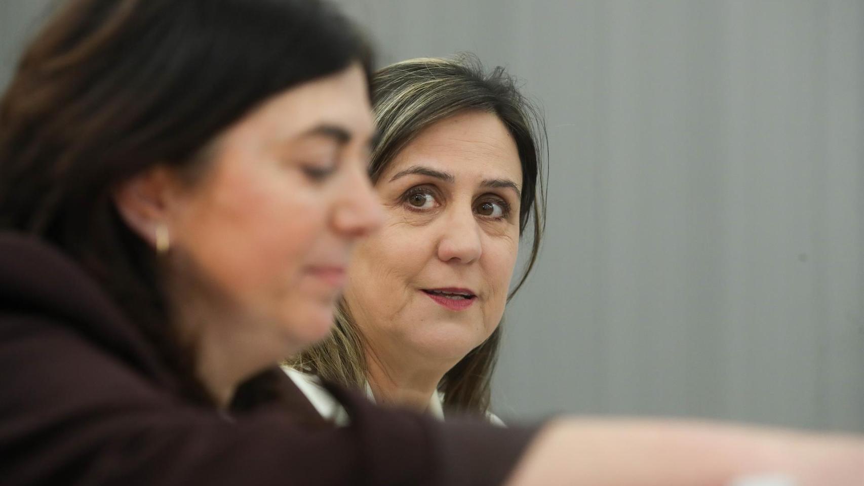 María Reigosa, tras Elena Candia, en la comparecencia de prensa.