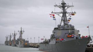 El USS Donald Cook (i), uno de los destructores del escudo antimisiles de la OTAN en la Base Naval de Rota (Cádiz).