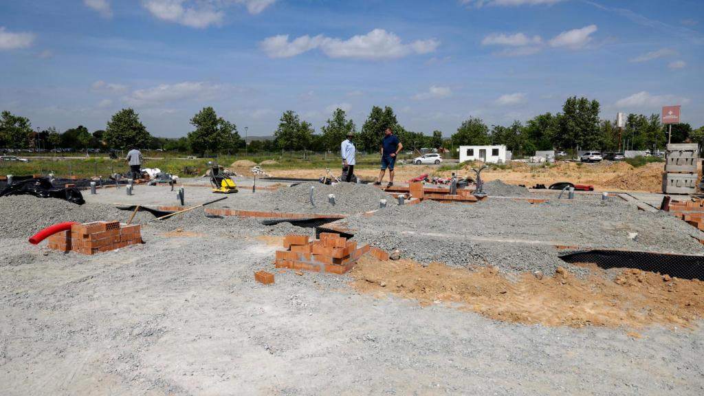 La construcción de los vestuarios también ha empezado.