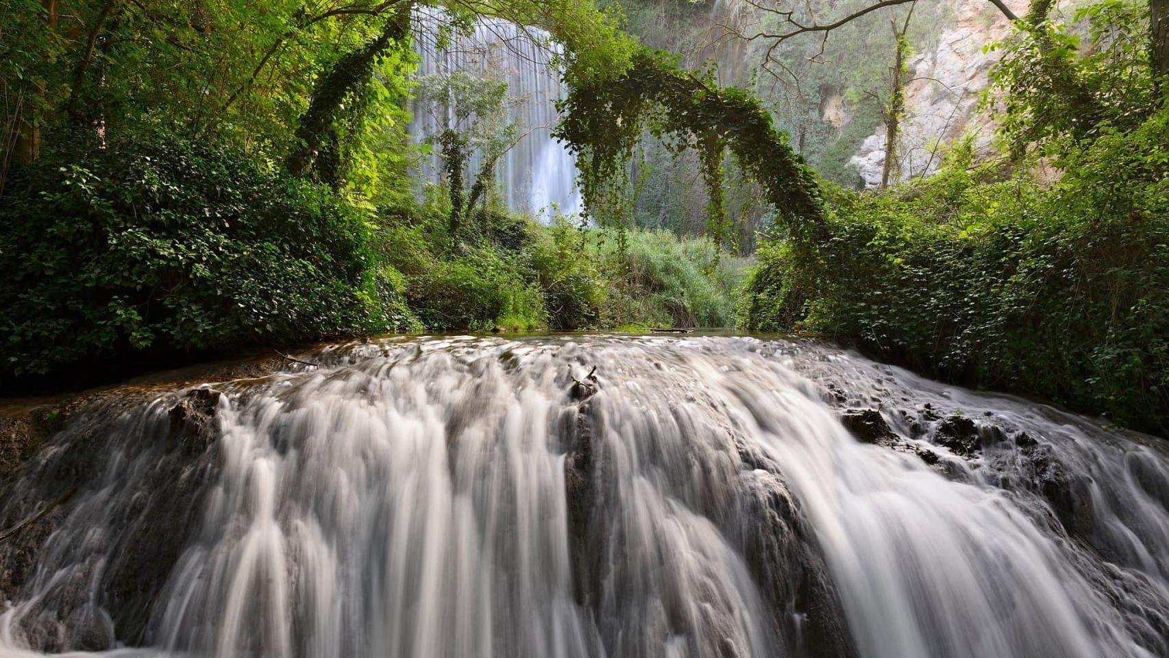 Cascada del parque del Monasterio de Piedra.