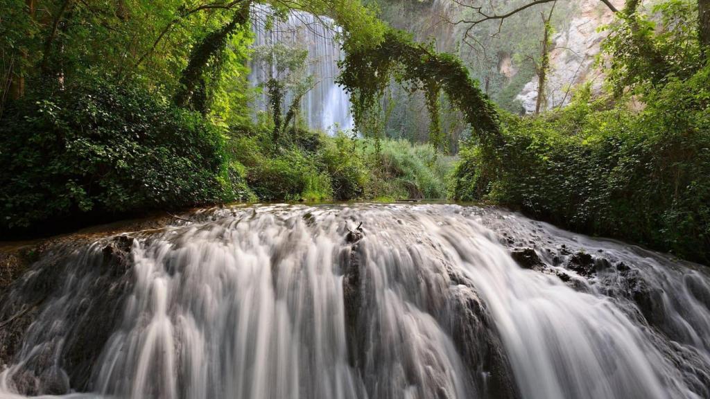 Cascada del parque del Monasterio de Piedra.