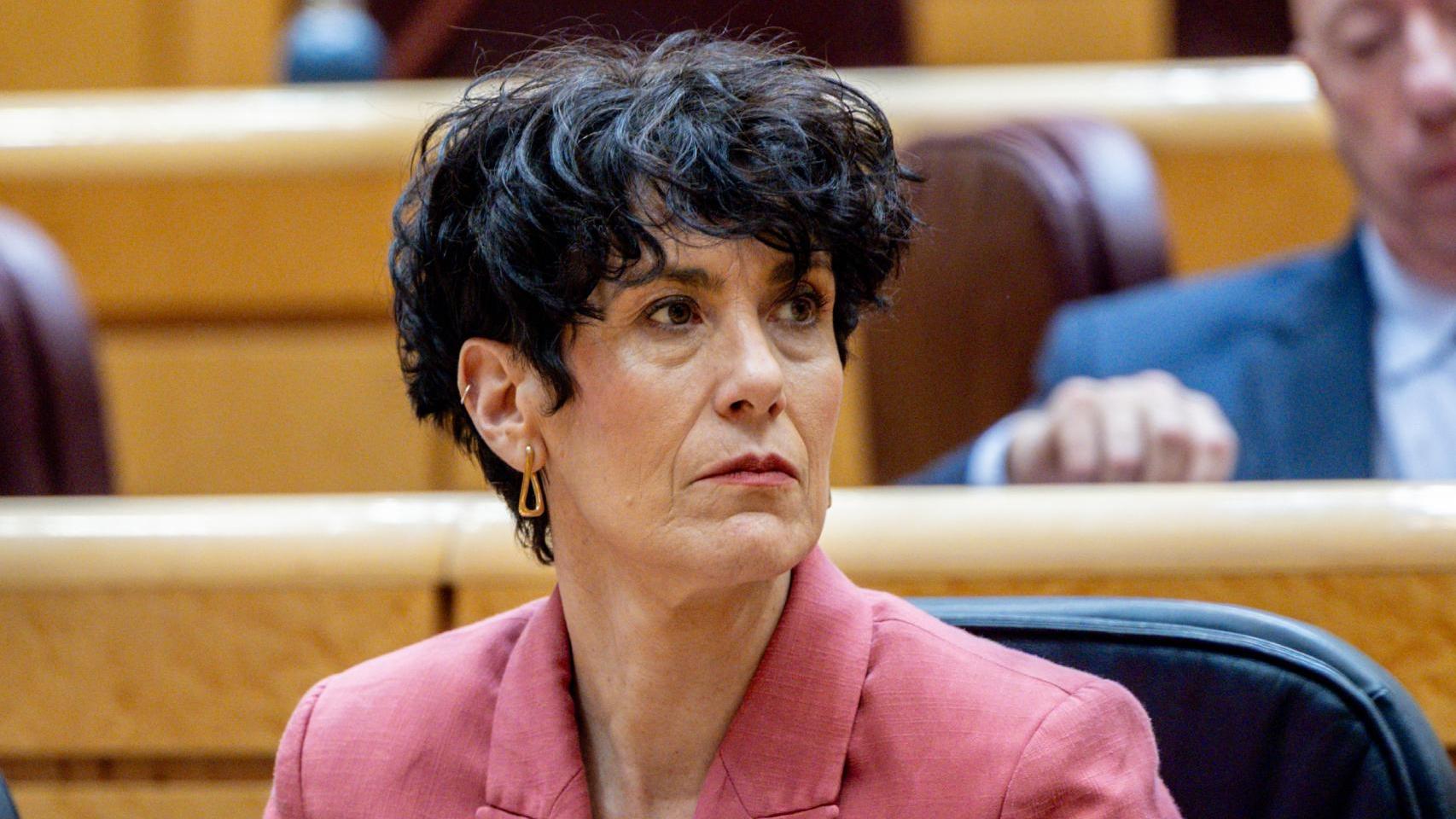 La ministra de Inclusión, Seguridad Social y Migraciones, Elma Saiz, durante la sesión de control al Gobierno.