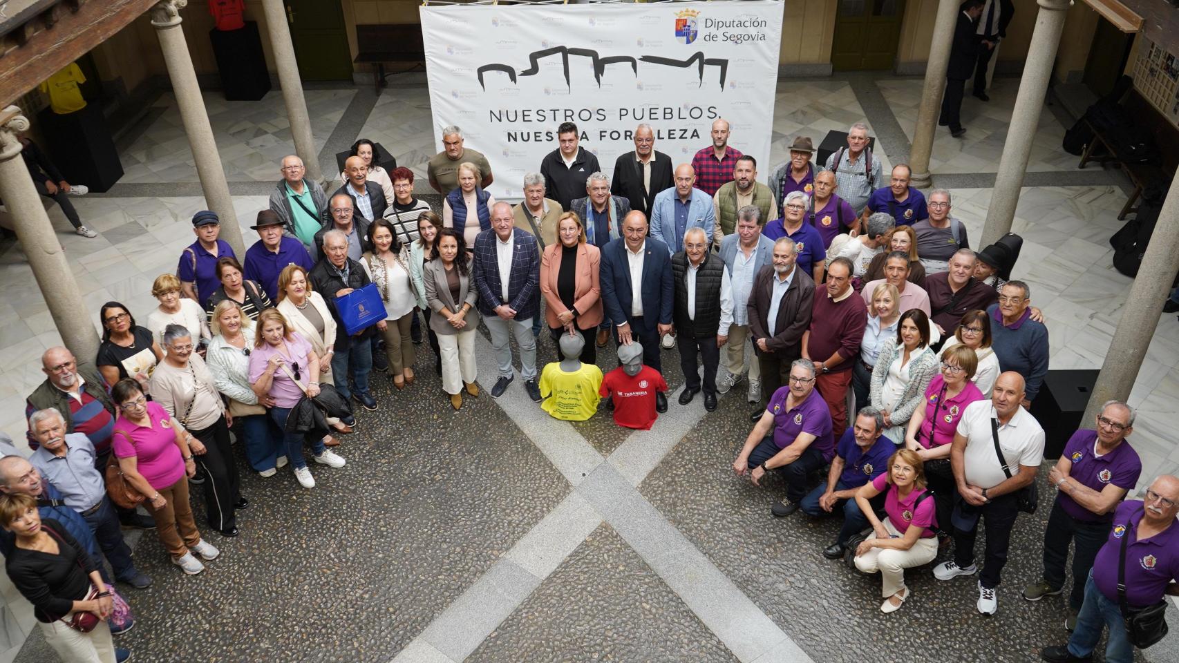 La Diputación de Segovia recibe a la delegación canaria para celebrar su hermanamiento
