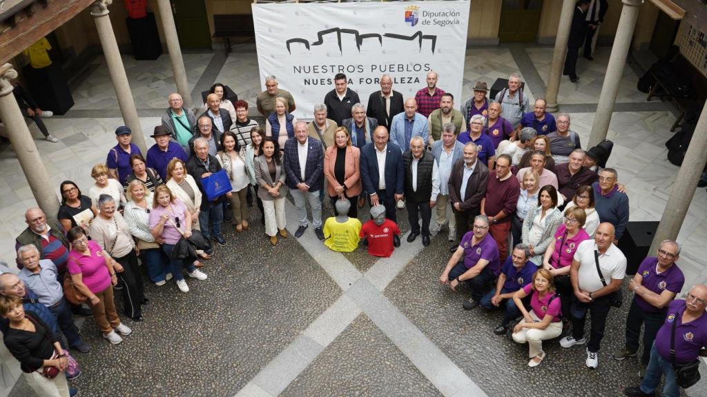 La Diputación de Segovia recibe a la delegación canaria para celebrar su hermanamiento
