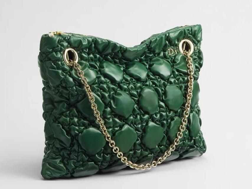 Bolso mediano Dior Crunchy, de Dior.