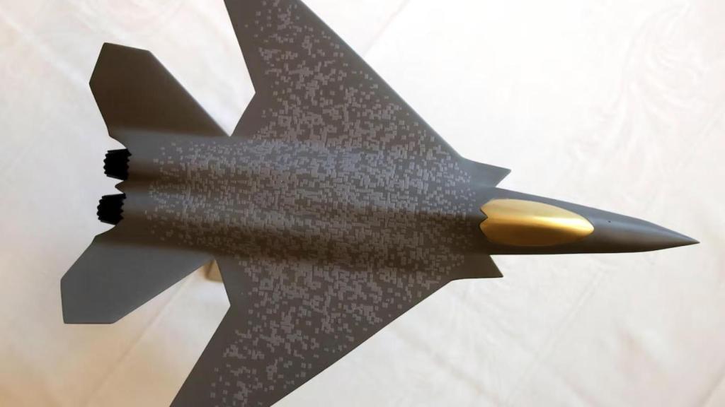Una maqueta a escala del Sistema de Combate Aéreo Futuro (FCAS/SCAF) franco‑alemán‑español, el caza de próxima generación de Europa, se ve en París, Francia, el 20 de febrero de 2020.