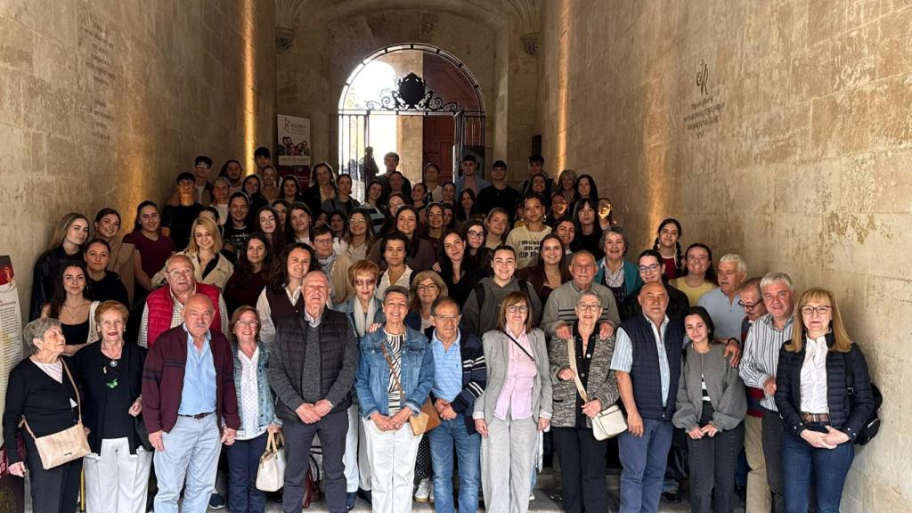 Encuentro intergeneracional entre mayores de Santa Marta de Tormes y jóvenes de la USAL