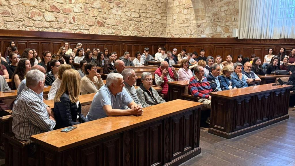 Encuentro intergeneracional entre mayores de Santa Marta de Tormes y jóvenes de la USAL