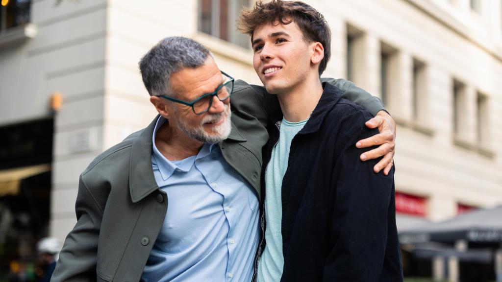 Un padre y su hijo.