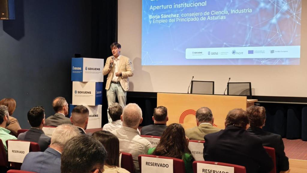 El consejero Borja Sánchez explica el programa Misiones Científicas.