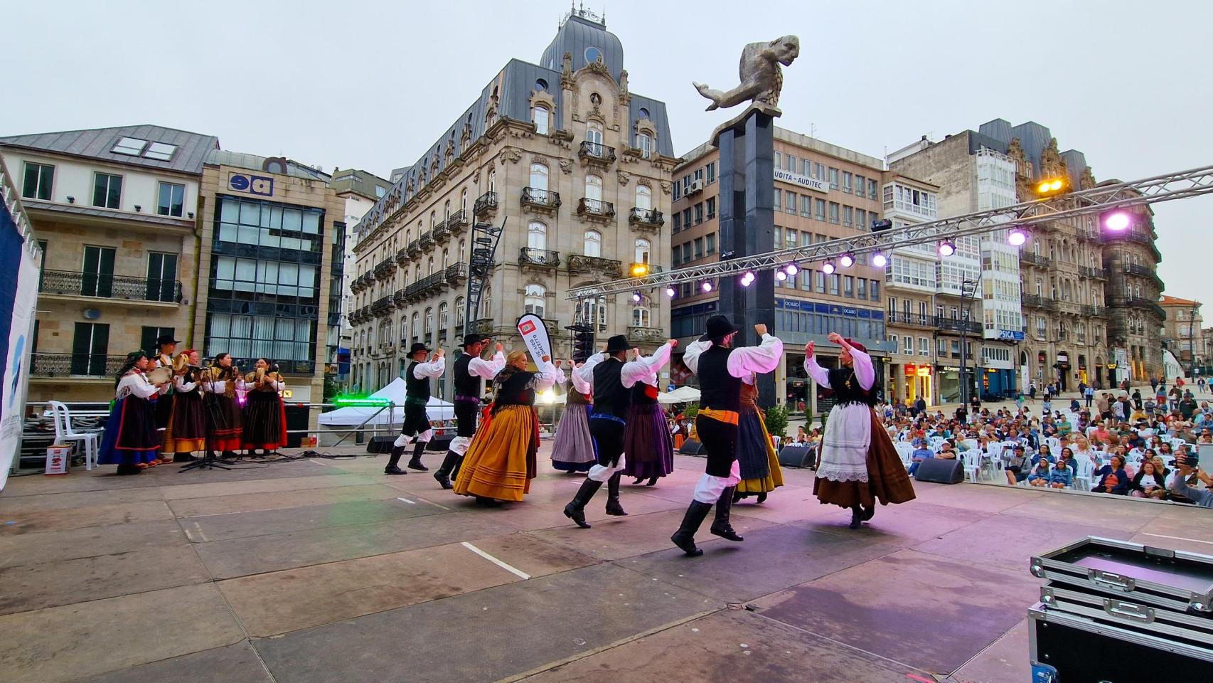 Evento de baile tradicional en Porta do Sol