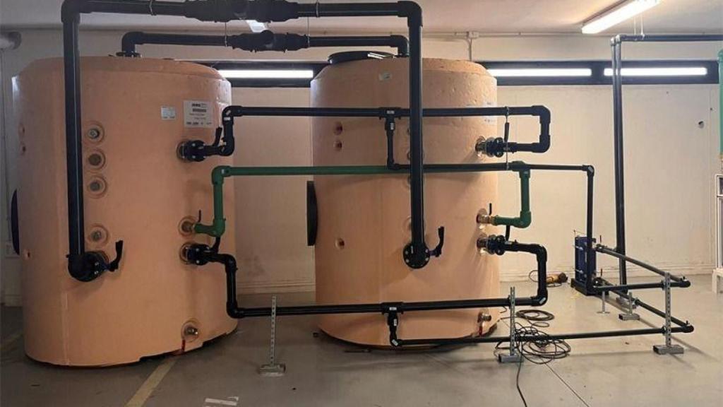 Tanques y tuberías agua presión. EE