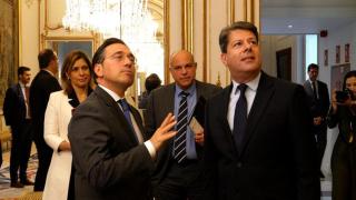 José Manuel Albares, ministro de Exteriores, y Fabian Picardo, ministro principal de Gibraltar, en su reunión oficial en el Palacio de Viana.