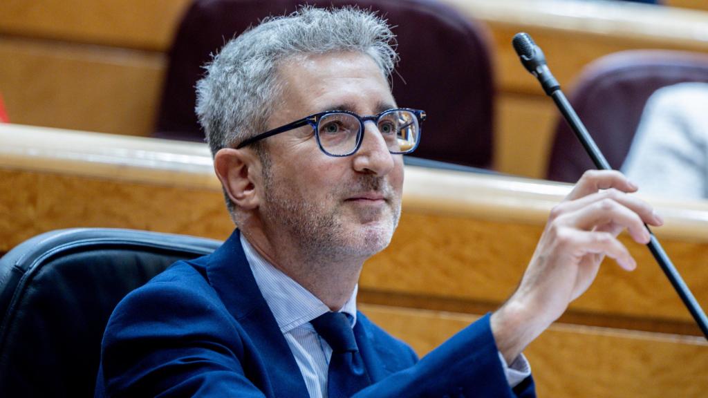 El ministro de Hacienda, Arcadi España, interviene durante la sesión de control al Gobierno.