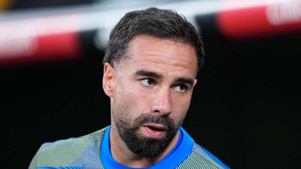 Dani Carvajal, en el banquiillo del Real Madrid