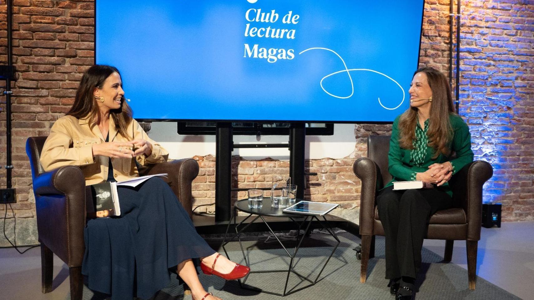 En la imagen, Ana Núñez-Milara, adjunta a la dirección de EL ESPAÑOL, moderando la cita con la escritora e historiadora María José Rubio.