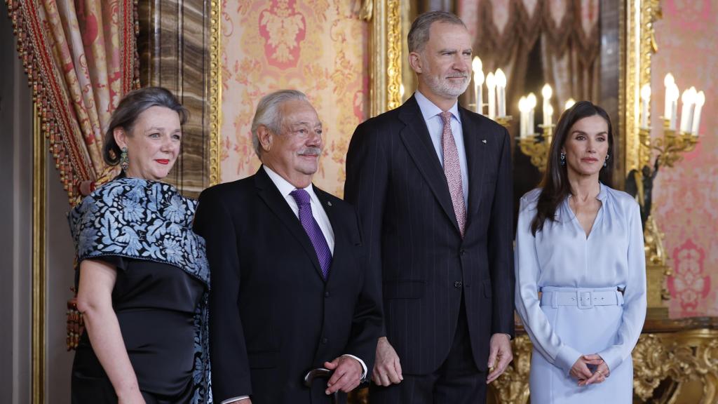 Los Reyes, junto al escritor Gonzalo Celorio y su esposa.