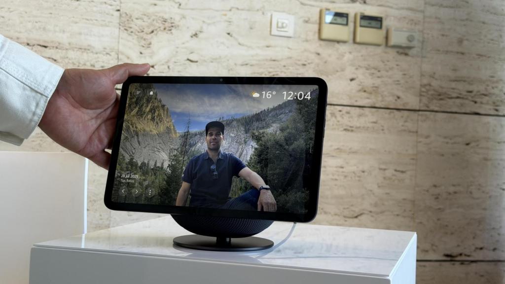 Dispositivo Echo Show con el nuevo Alexa+