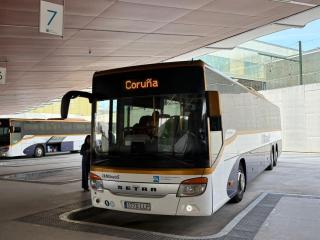 El bus que conecta la estación intermodal de Santiago con el aeropuerto de A Coruña.