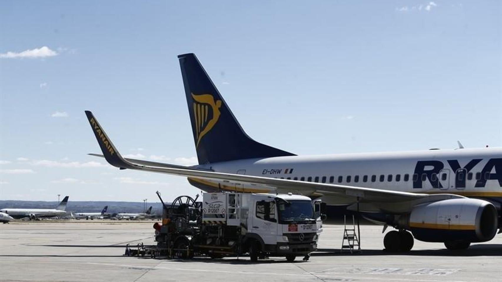 Repostaje de aviones en Barajas.