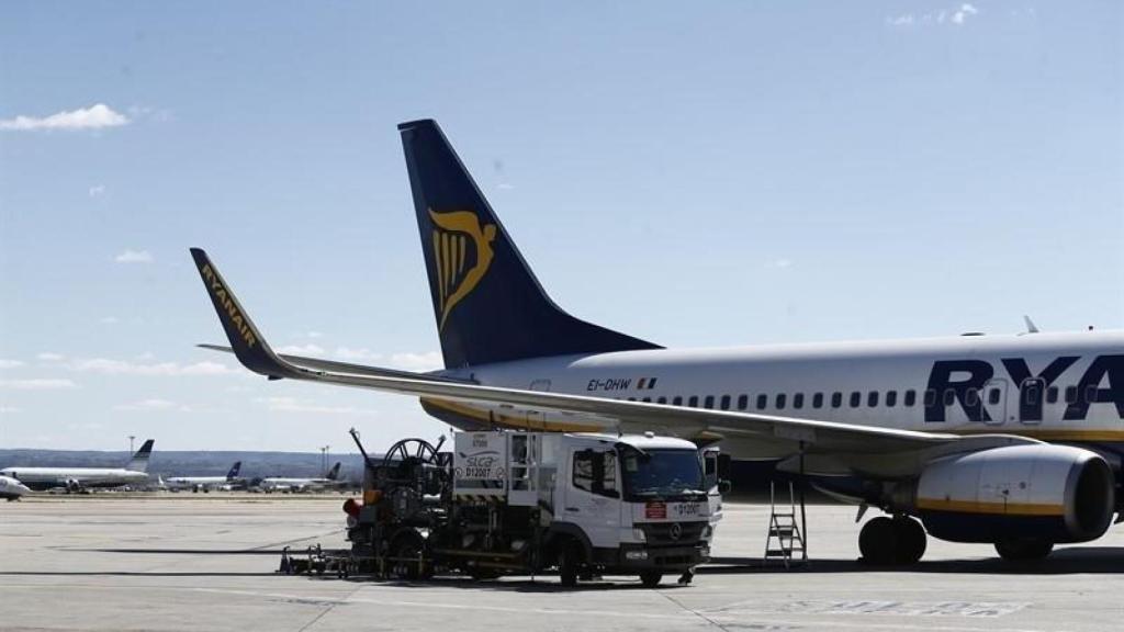 Repostaje de aviones en Barajas.