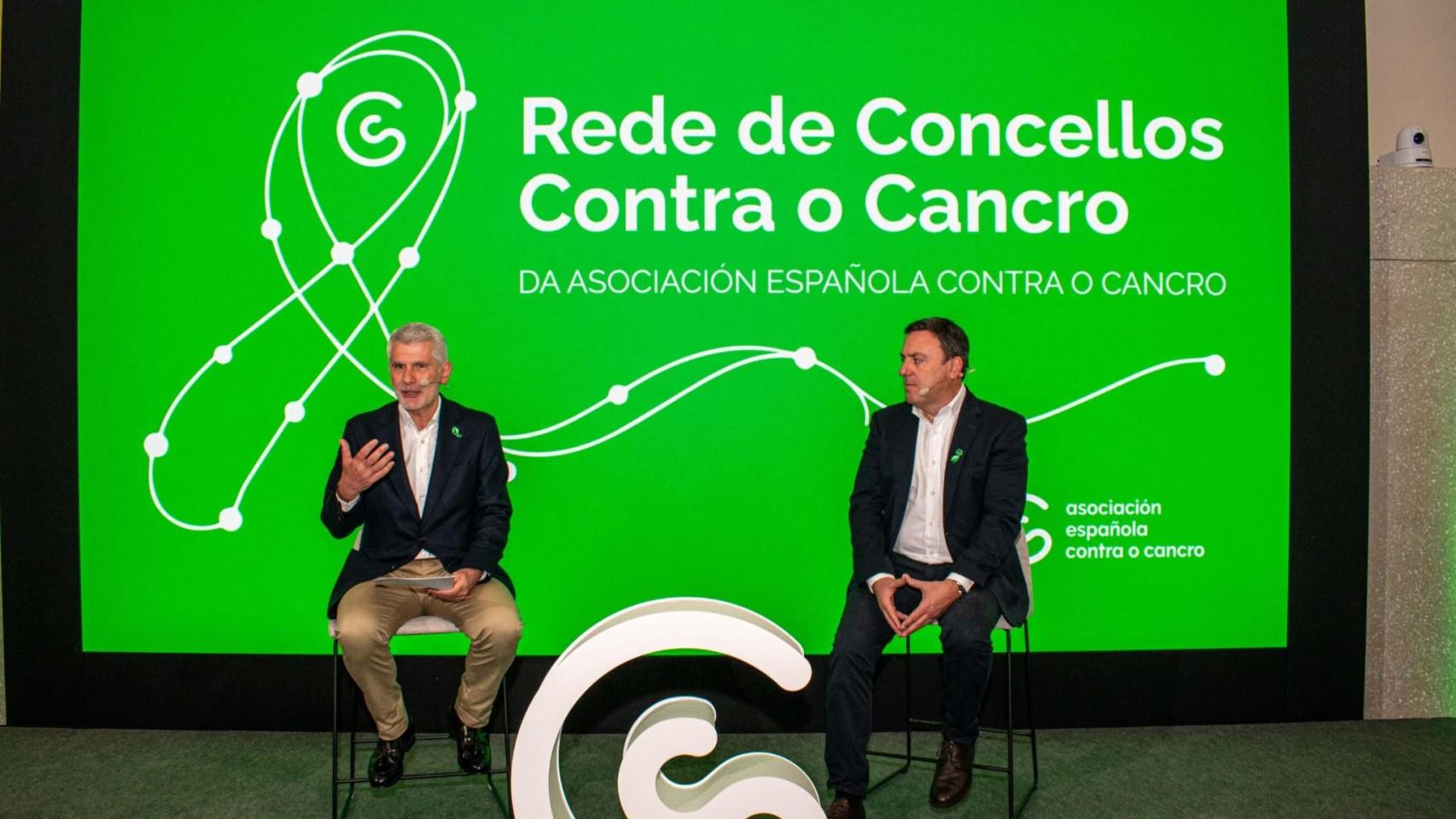 El presidente de la Junta Provincial de la Asociación Española Contra el Cáncer en A Coruña, Javier Álvarez Barbeito, y del presidente de la Diputación da Coruña, Valentín González Formoso.