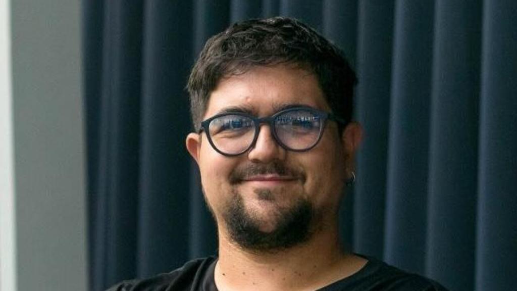 Antonio, opositor a Ayudante de Museos