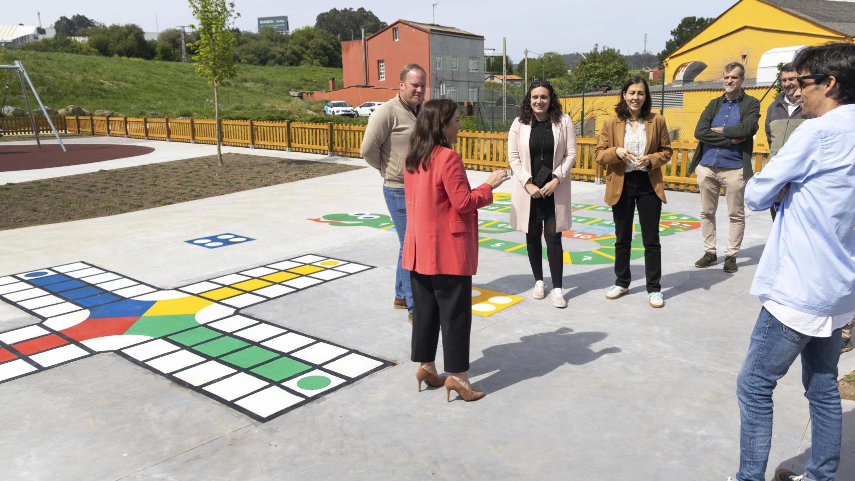 Visita de la alcaldesa de A Coruña, Inés Rey, al nuevo parque en Someso