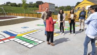 Visita de la alcaldesa de A Coruña, Inés Rey, al nuevo parque en Someso