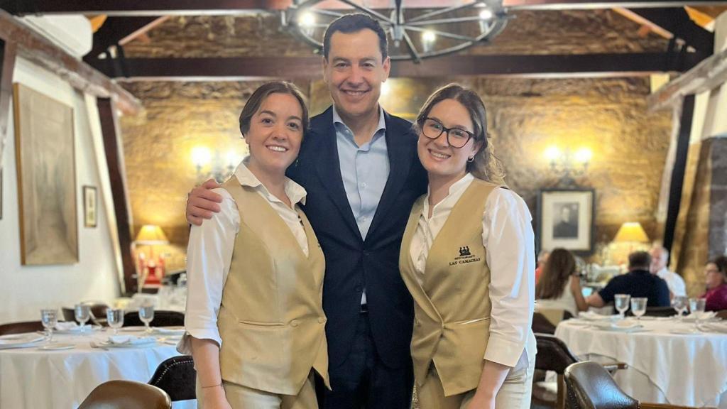La fotografía con Juanma Moreno colgada en redes sociales por el restaurante Las Camachas