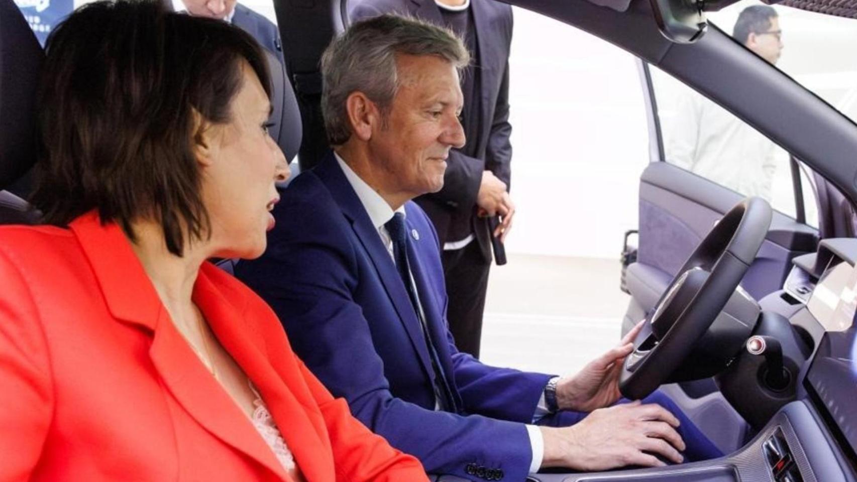 Alfonso Rueda, acompañado de la conselleira de Economía e Industria, María Jesús Lorenzana, en su viaje a China.