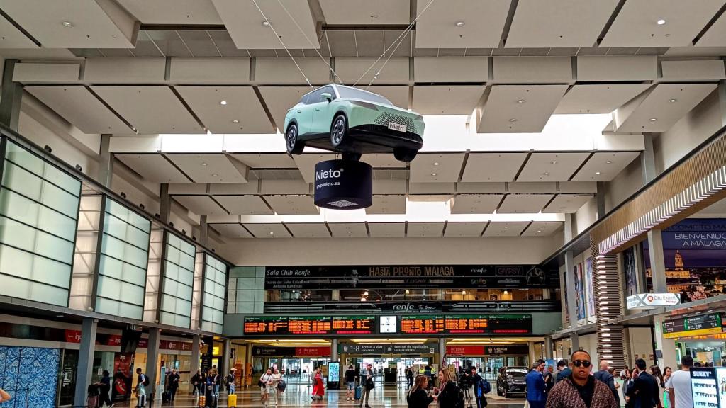 El Omoda 7 colgado en el Centro Comercial Vialia