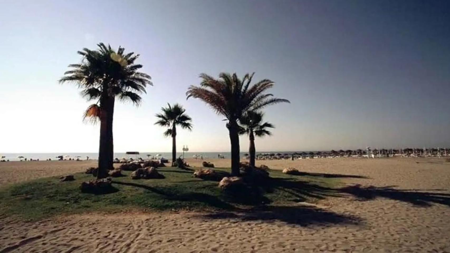 Imagen de archivo de la playa de los Álamos, en Torremolinos.