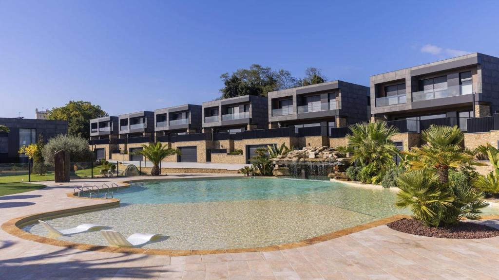 Vista de la urbanización desde la zona de la piscina