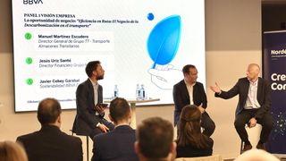 Javier Cebey, gestor de financiación sostenible de BBVA en Galicia; Manuel Martínez, director general del Grupo TT; y Jesús Uriz, director financiero del Grupo Monbus