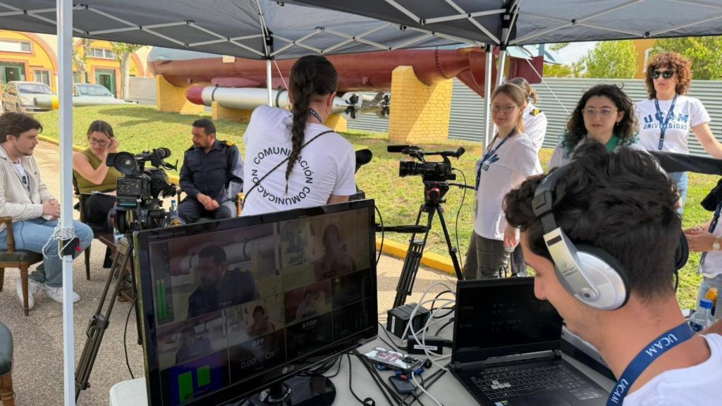 Plató de televisión de los alumnos de comunicación de UCAM, mientras realizan el ejercicio práctico Cartago 26