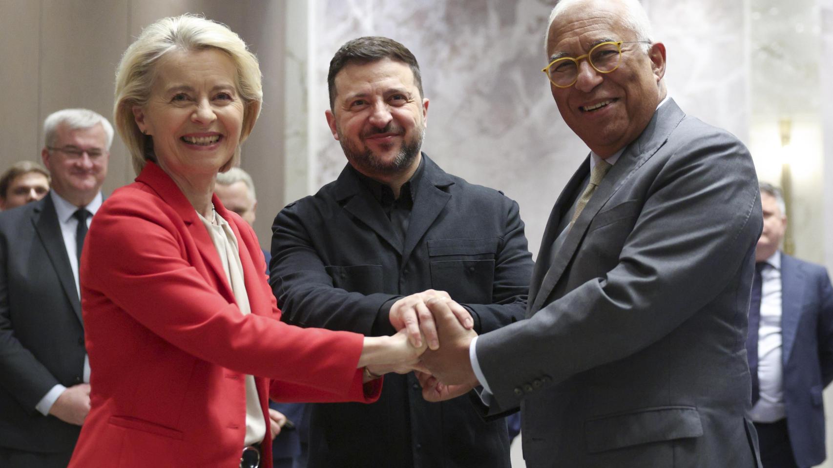 Ursula von der Leyen, Volodímir Zelenski y Antonio Costa, durante la reunión de este jueves en Chipre