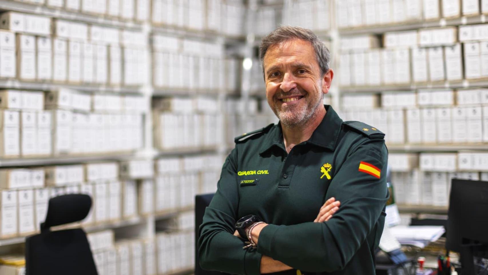 El teniente Ramón, jefe de la unidad de Intervención de Armas y Explosivos de la Guardia Civil de Alicante.