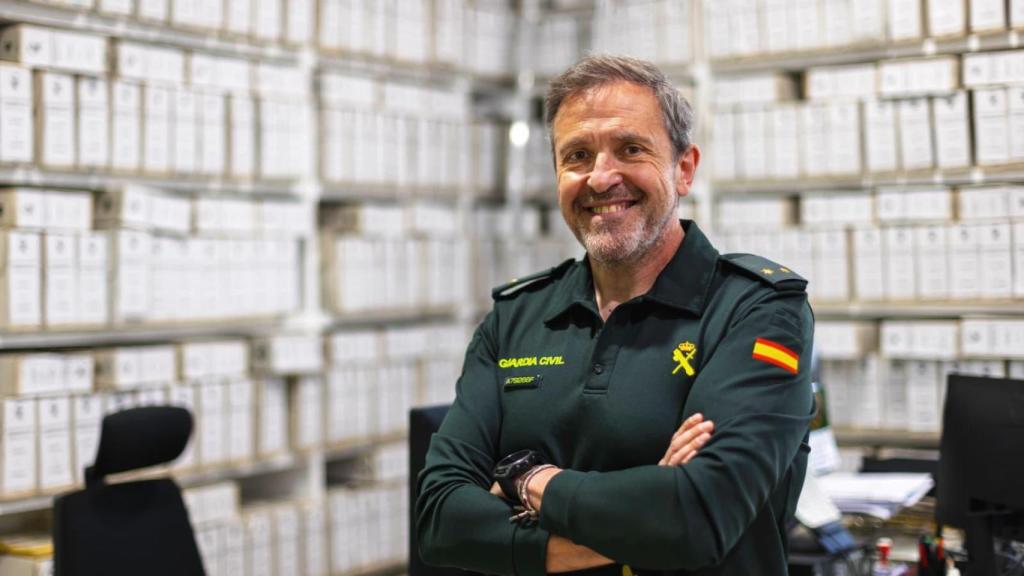 El teniente Ramón, jefe de la unidad de Intervención de Armas y Explosivos de la Guardia Civil de Alicante.