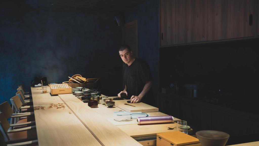 Manu en su barra japonesa.