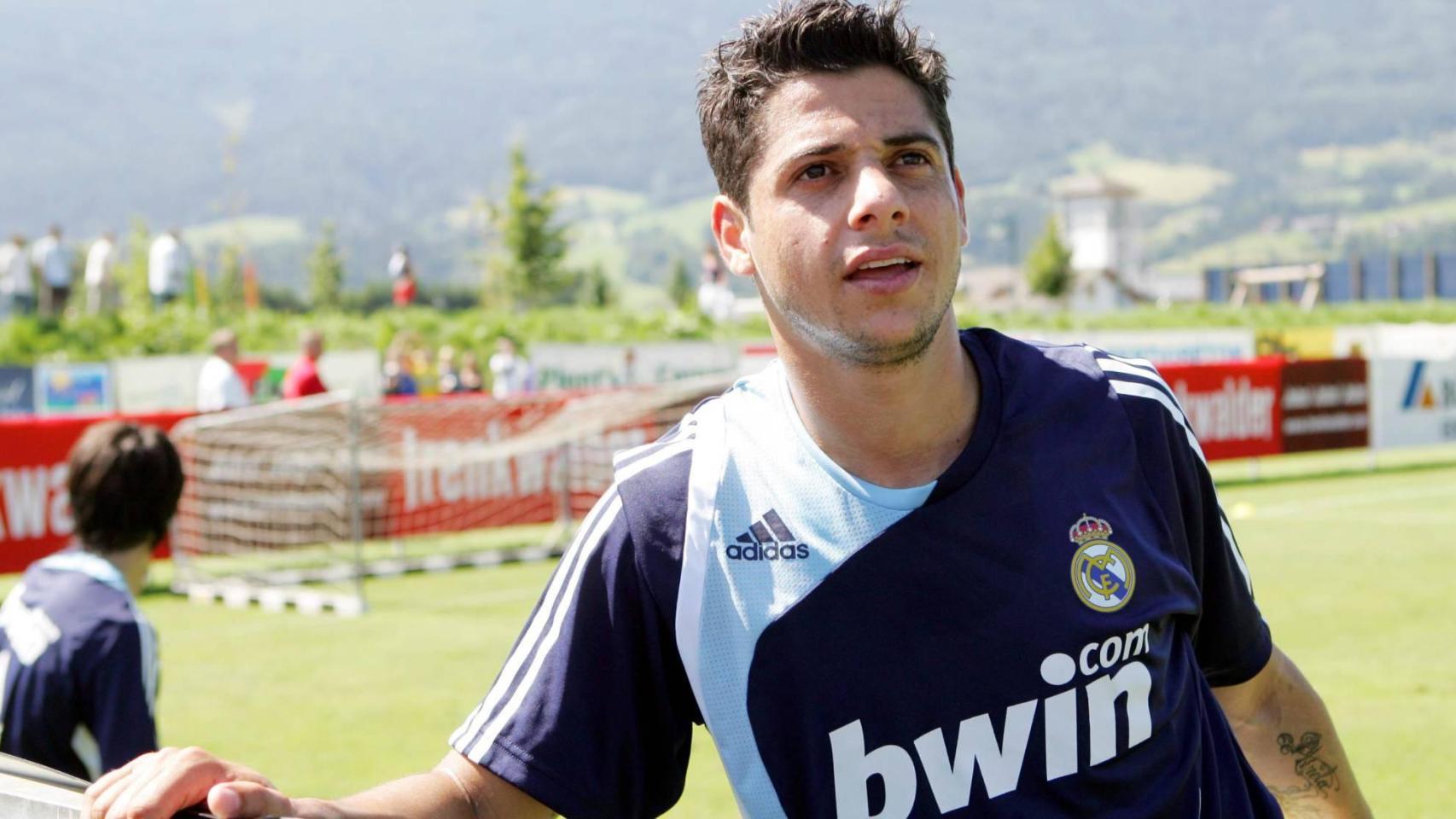 Cicinho, durante un entrenamiento con el Real Madrid.