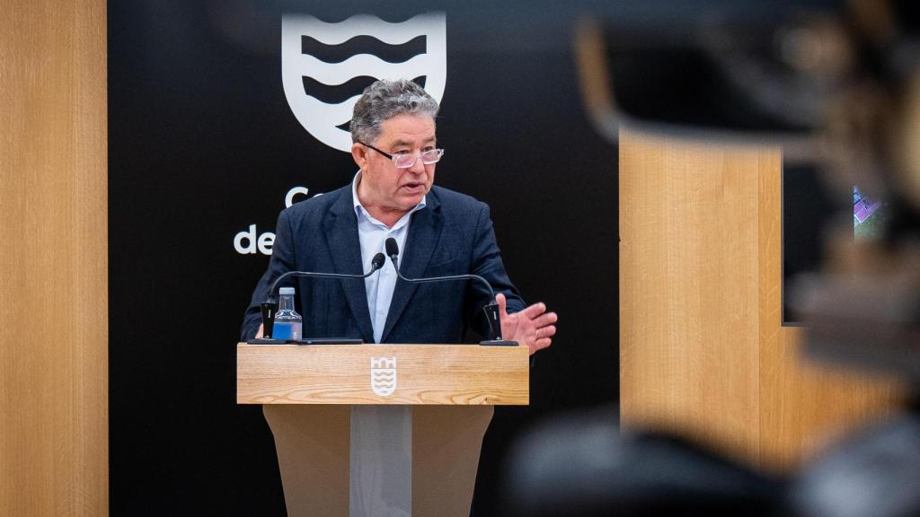 El alcalde de Pontevedra, Miguel Anxo Fernández Lores, en rueda de prensa