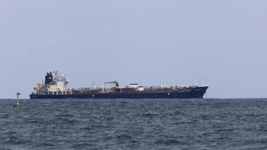 El bloque impide que puede llegar a la Isla el combustible de origen ruso.