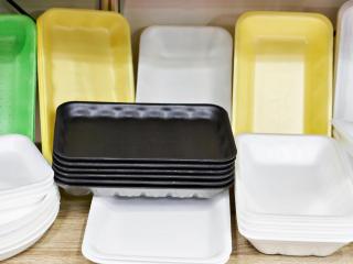 Distintos envases de plástico para vender alimentos
